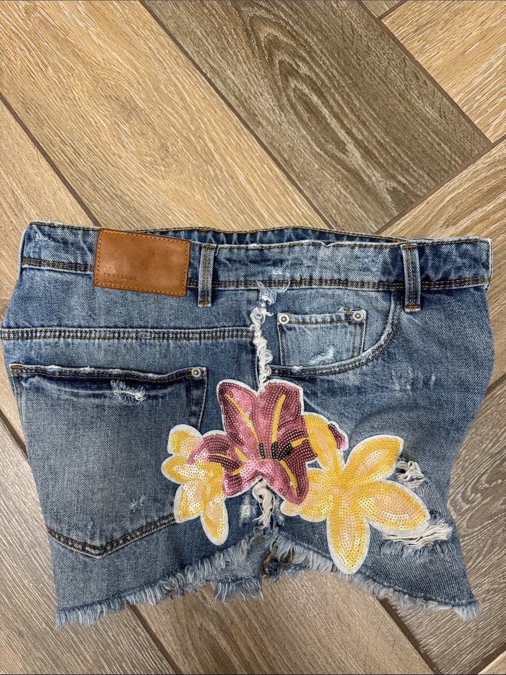 Zara denim shorts with sequin flower detail - Picture 3 of 7